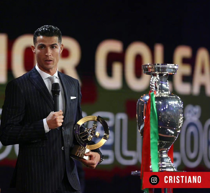 葡萄牙中场核心再次获奖,受邀参加颁奖典礼 葡萄牙中场核心再次获奖,受邀参加颁奖典礼