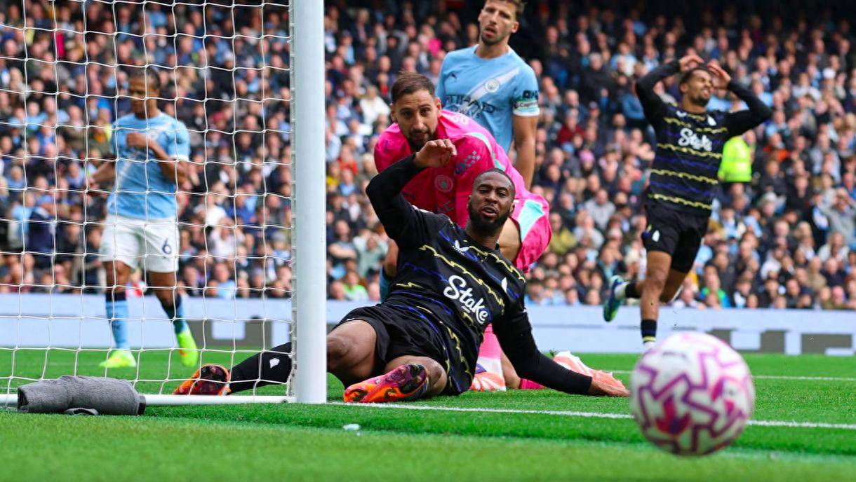 曼城碾压多特蒙德，皮克点燃赛场