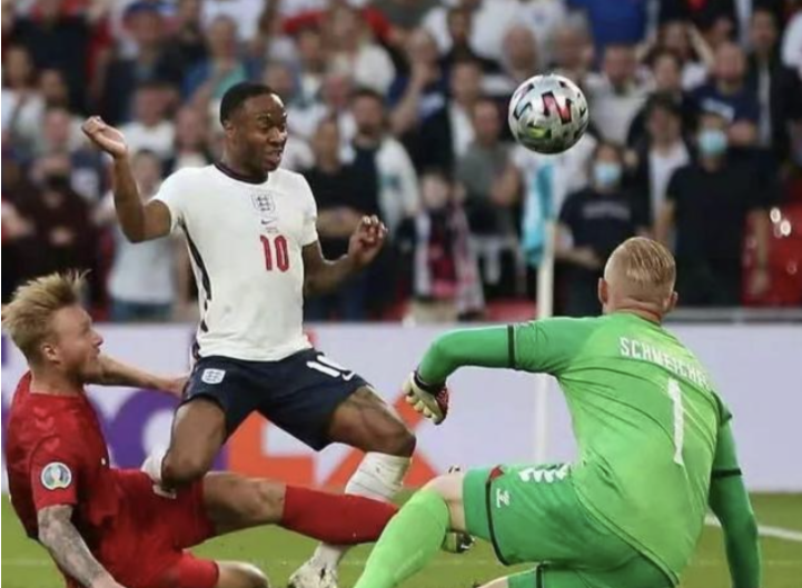 英格兰队碾压法国队，马龙关键制胜