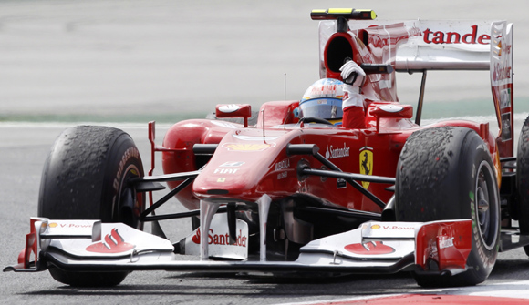 红牛车队碾压威廉姆斯，阿隆索统治全场